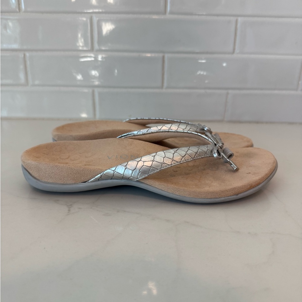 Vionic Women's Bella II Silver Thong Sandals size 39 - Picture 2 of 8
